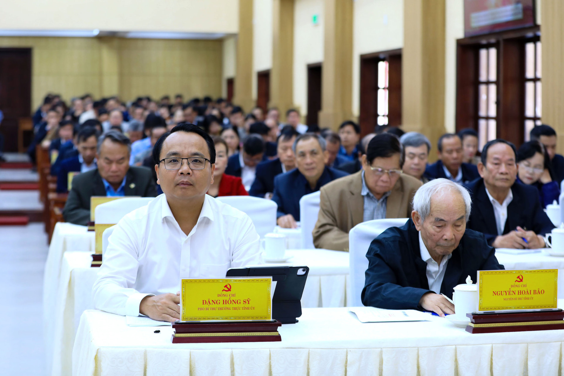 Phó Bí thư Thường trực Tỉnh ủy Lâm Đồng Đặng Hồng Sỹ dự hội nghị